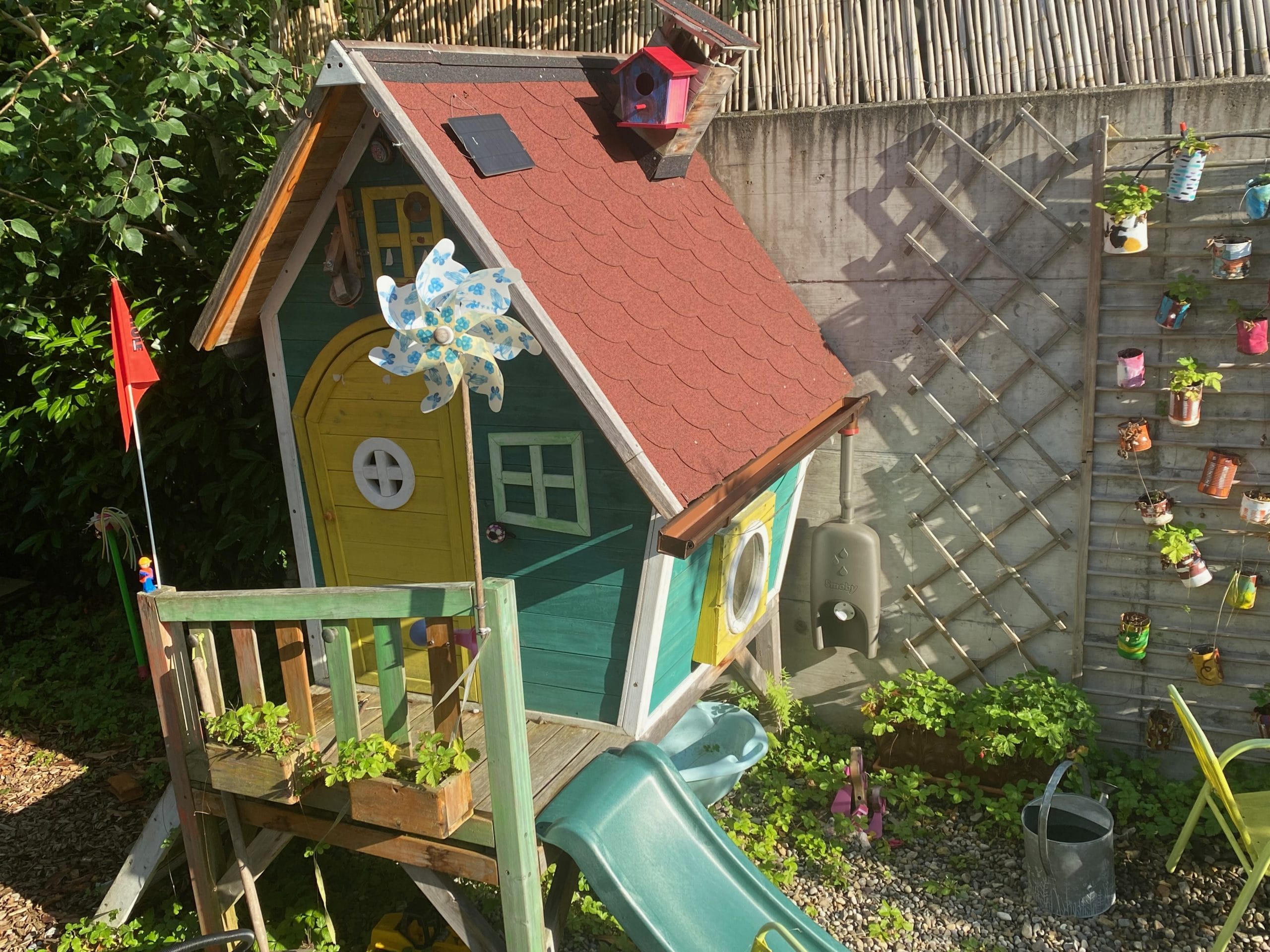 Maison pour Enfant Exit Fantasia, avec toit goudronnée, gouttière et réservoir d'eau de pluie