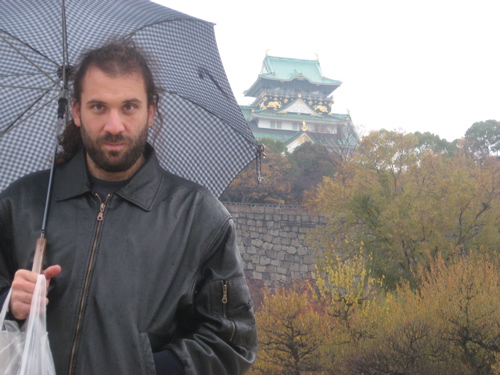 Matthias Wiesmann in front of the Ōsaka Castle