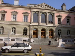 Bâtiment de l'Université de Genève ⓒ Carl O'Brien – Creative Common Attribution 2.5 License